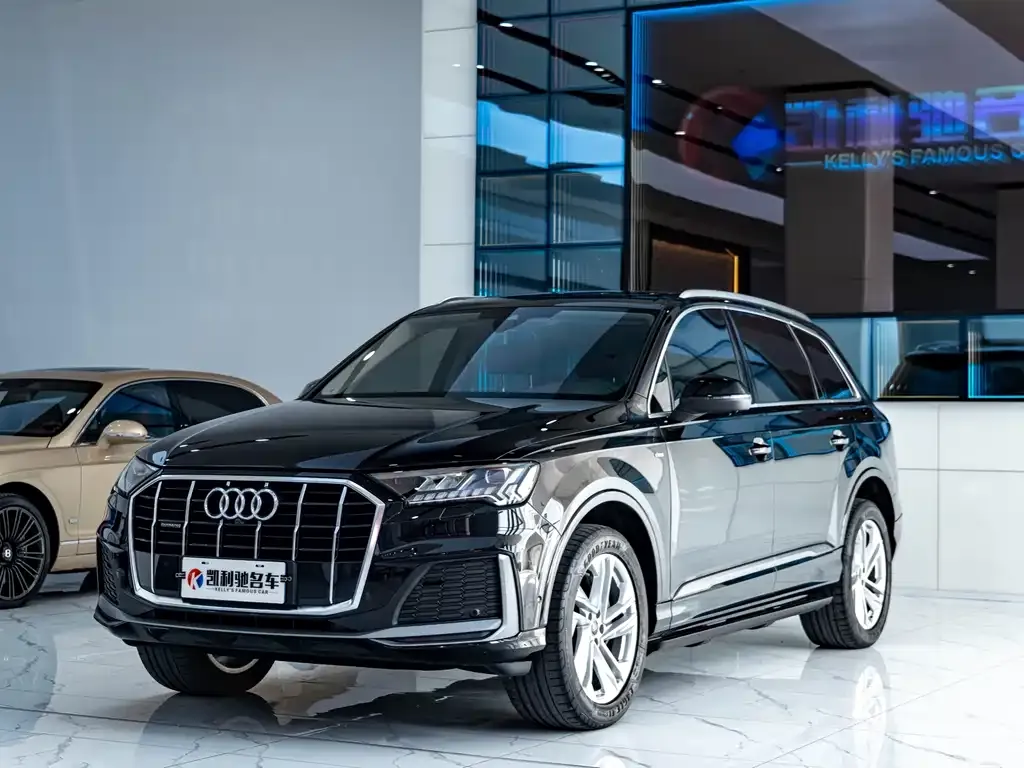 Audi Q7 — фото 1