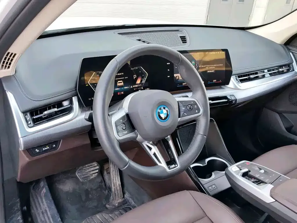 BMW iX1 — фото 2