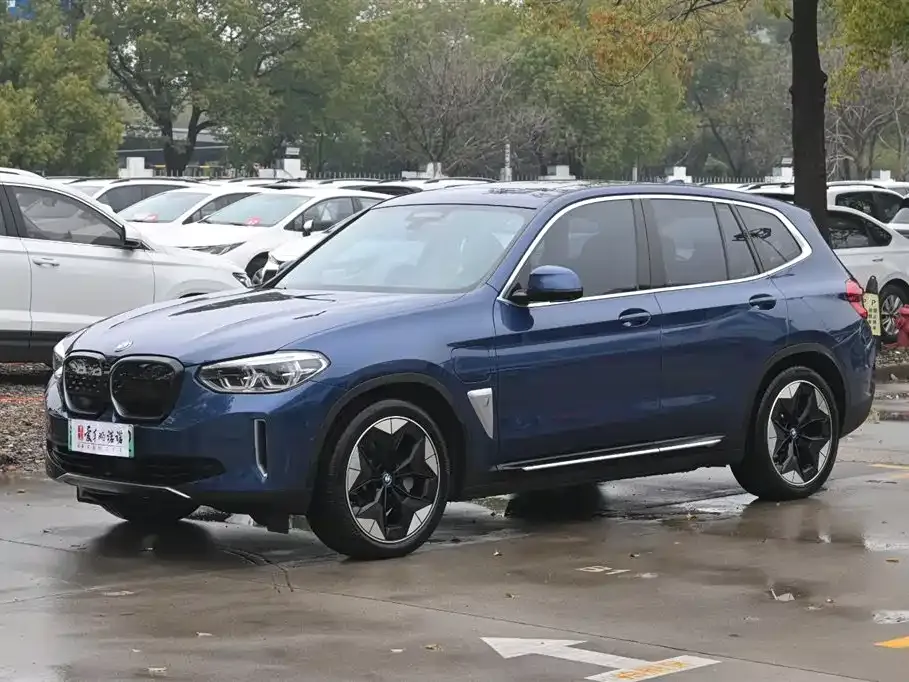 BMW iX3 — фото 1