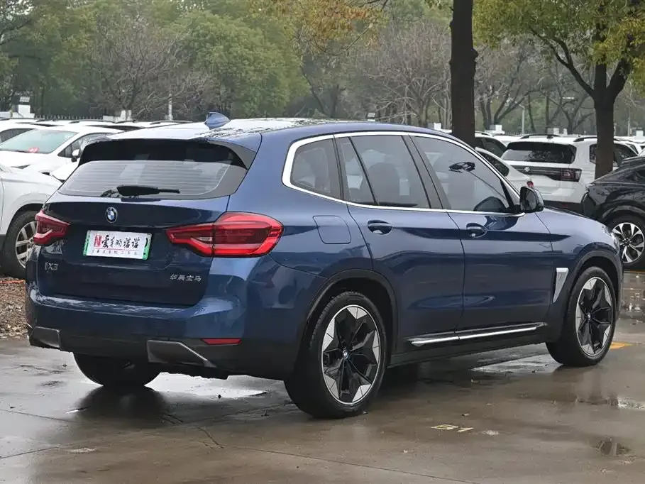 BMW iX3 — фото 9