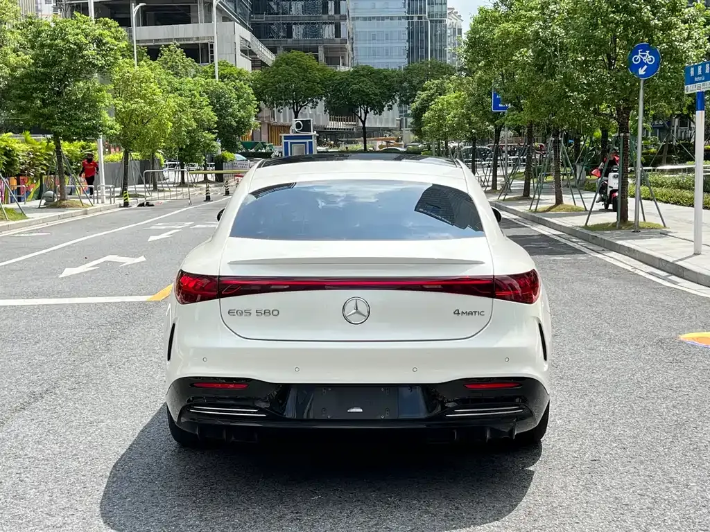 Mercedes-Benz EQS — фото 10