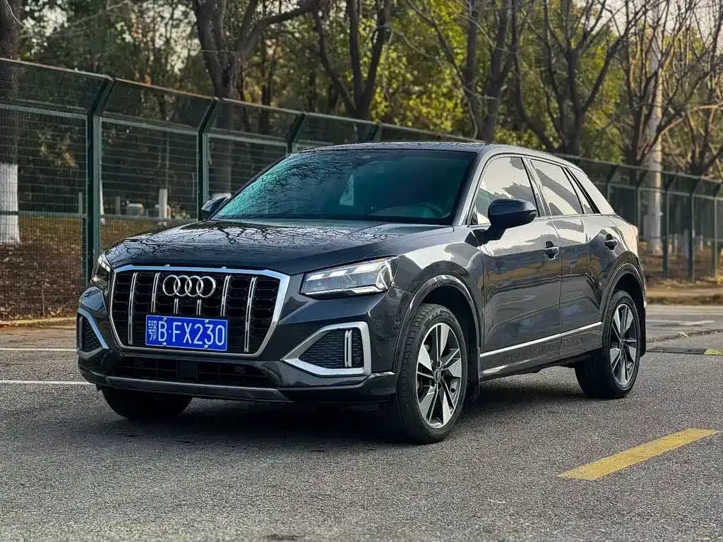 Audi Q2L — фото 1