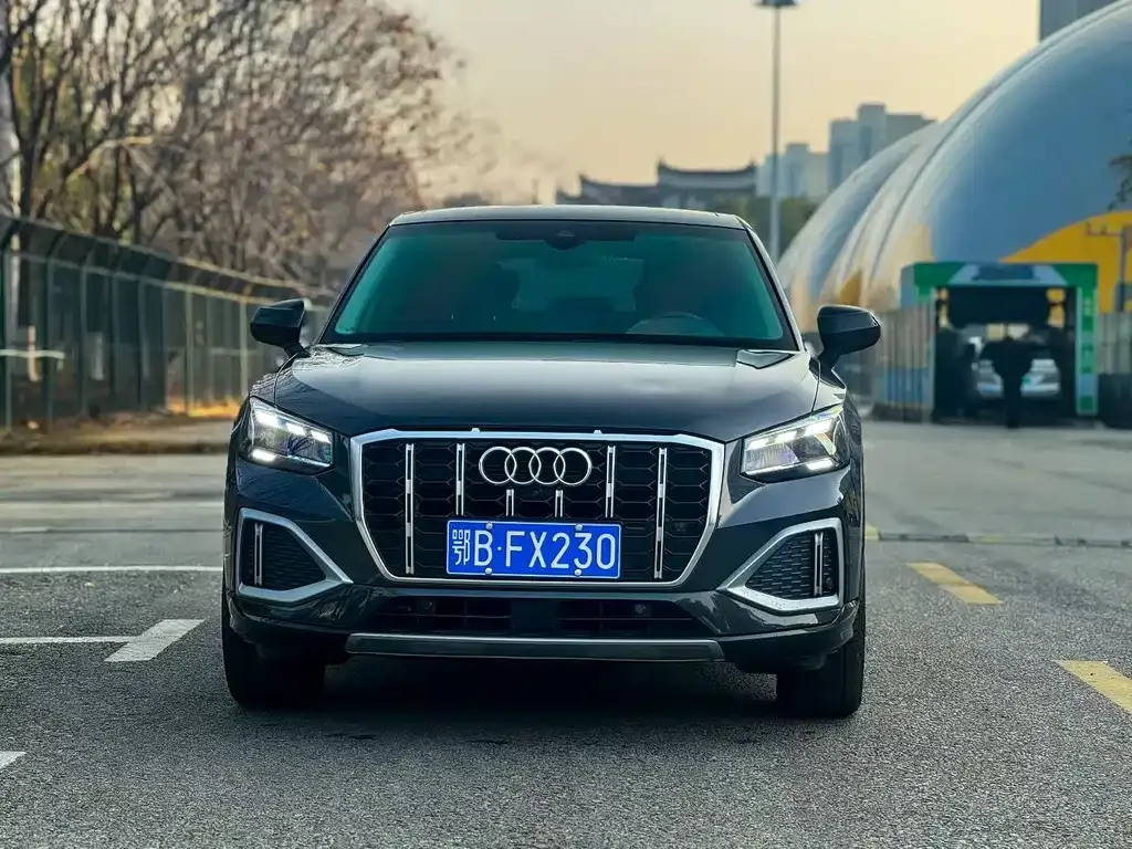 Audi Q2L — фото 4