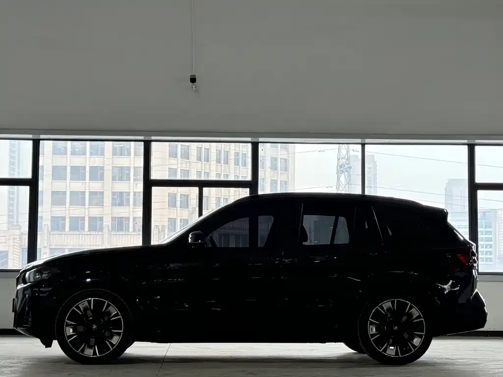 BMW iX3 — фото 5