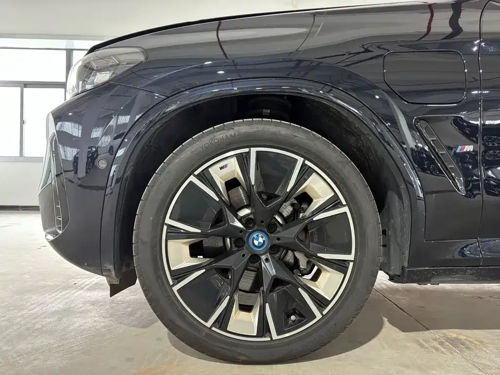 BMW iX3 — фото 7