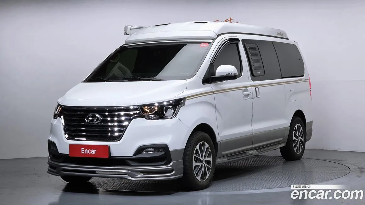 Hyundai Starex — фото 1