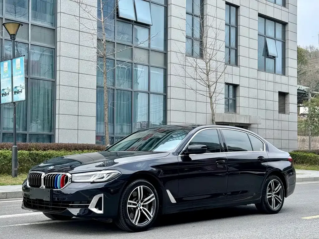 BMW 5 Series — фото 1