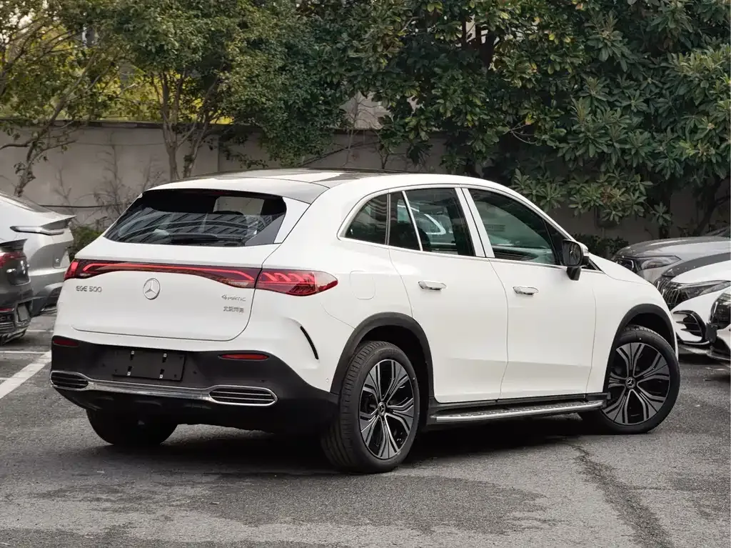 Mercedes-Benz EQE SUV — фото 8