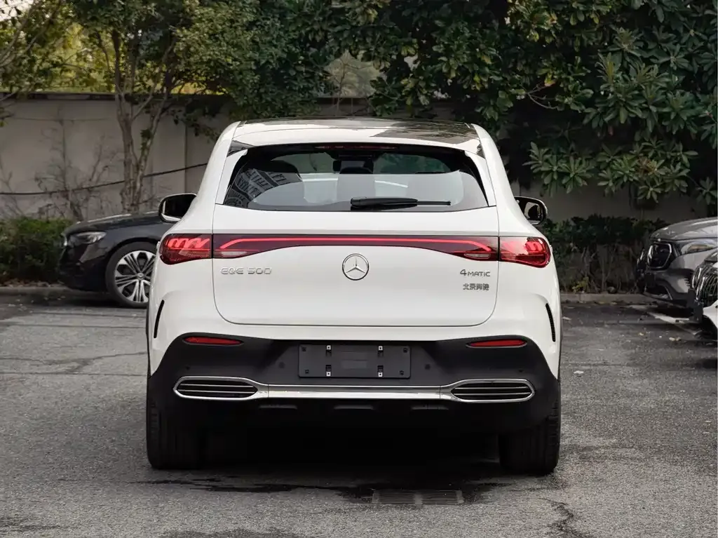 Mercedes-Benz EQE SUV — фото 6