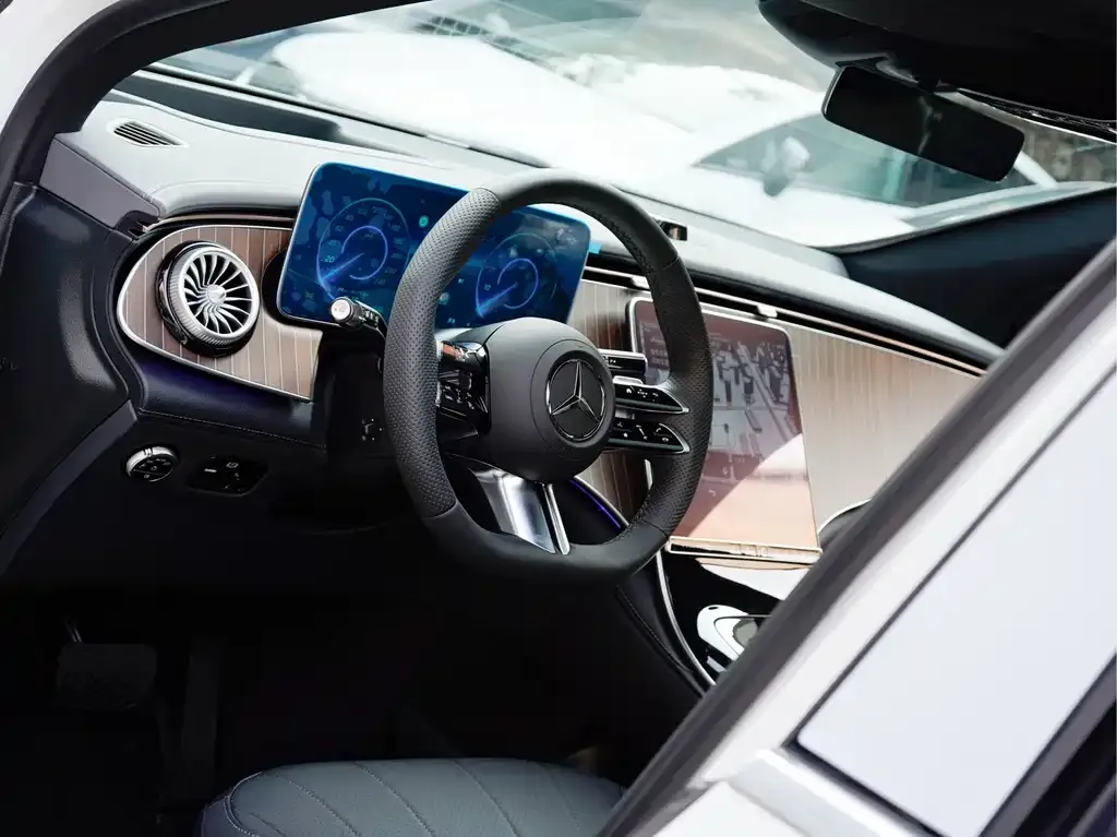 Mercedes-Benz EQE SUV — фото 3