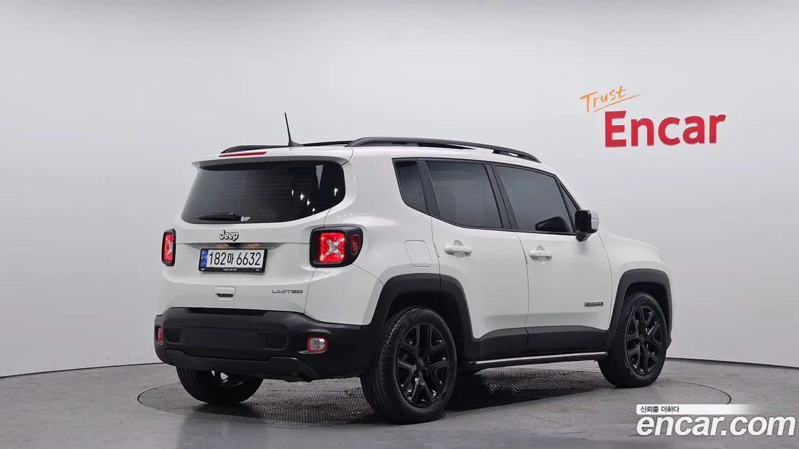 Jeep Renegade — фото 5