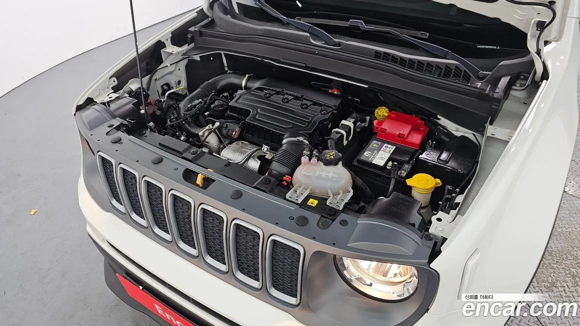 Jeep Renegade — фото 10