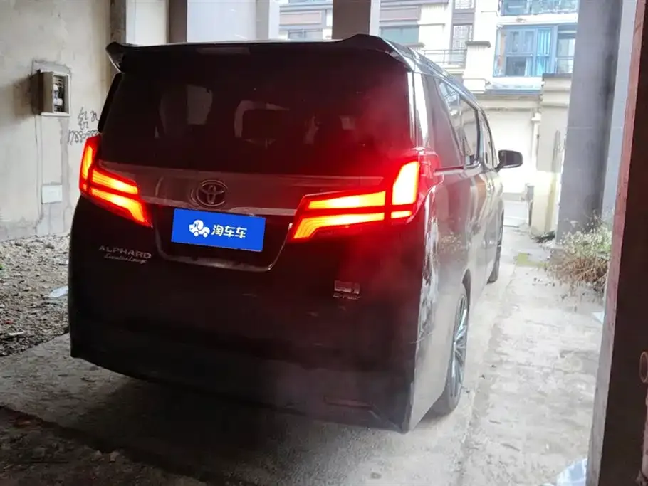 Toyota Alphard — фото 4