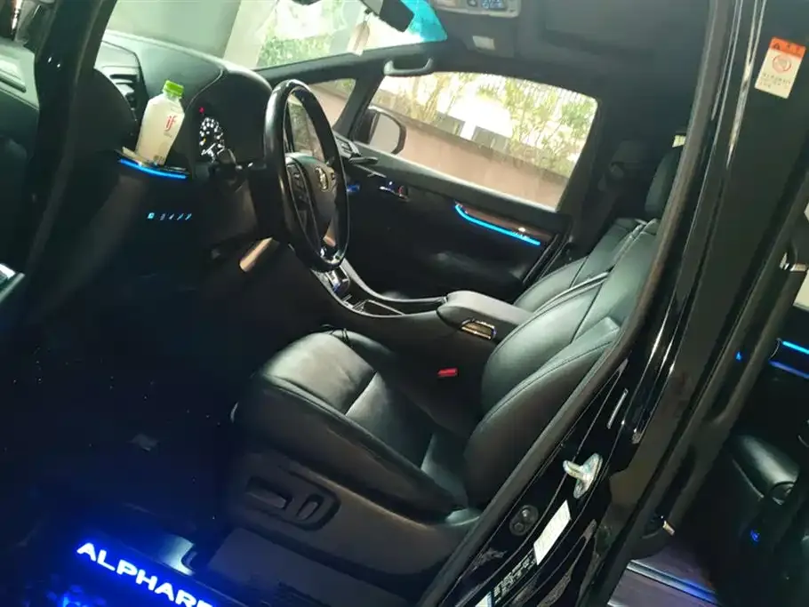 Toyota Alphard — фото 7