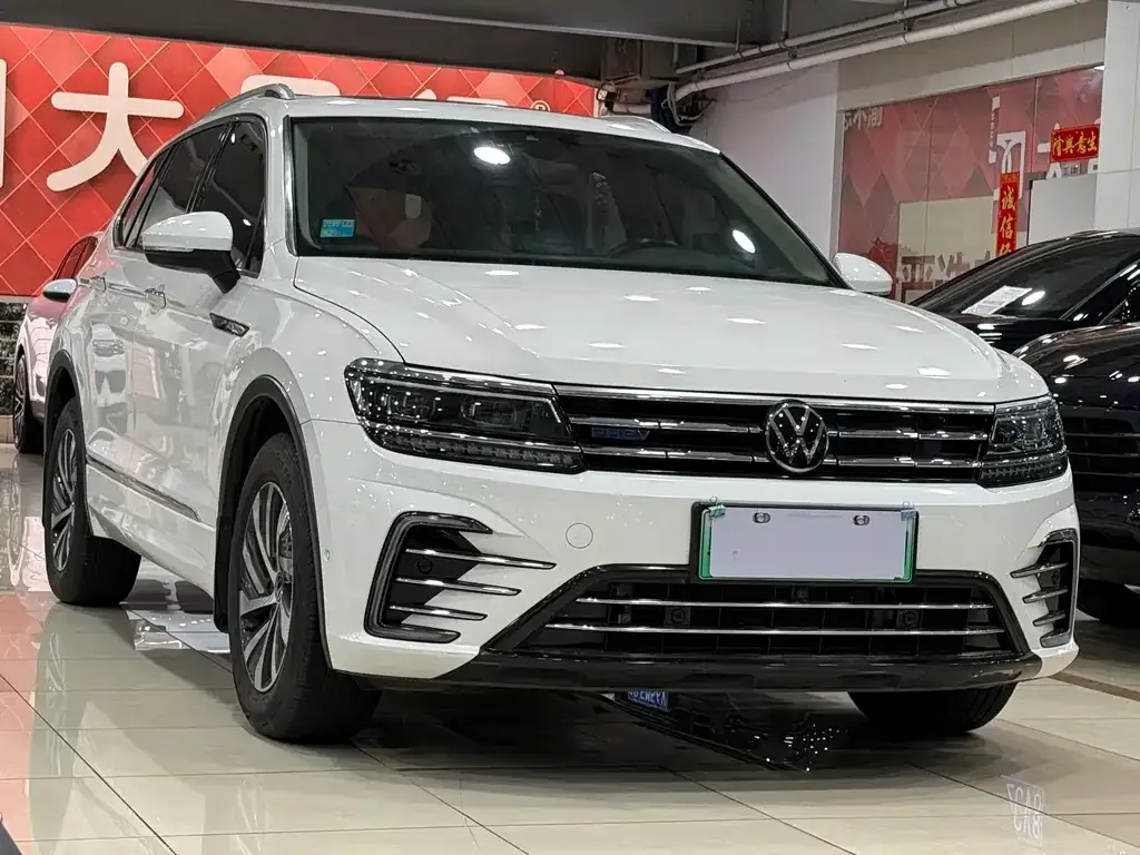 Volkswagen Tiguan L PHEV — фото 10
