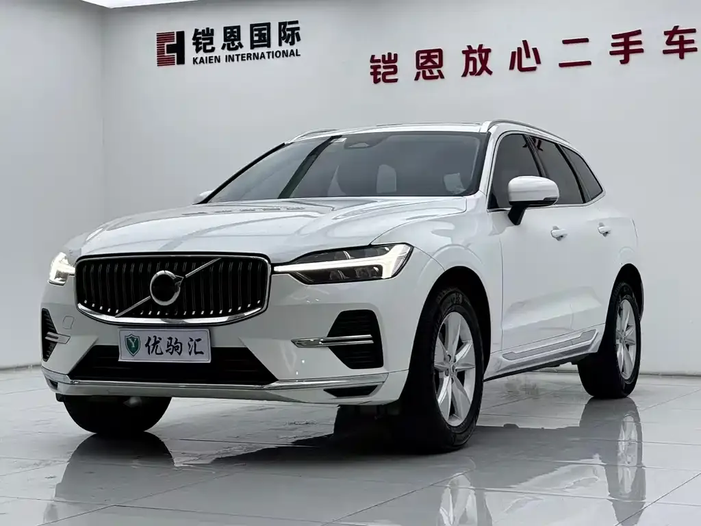 Volvo XC60 — фото 1