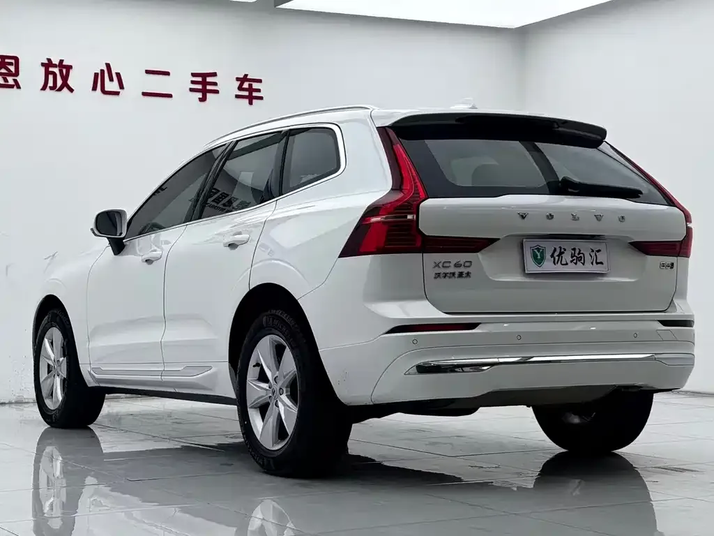 Volvo XC60 — фото 9