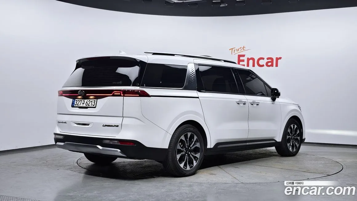 Kia Carnival — фото 10