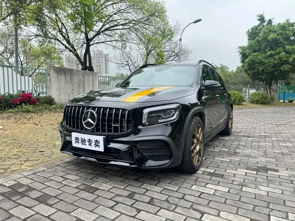 Mercedes-Benz GLB AMG — фото 1