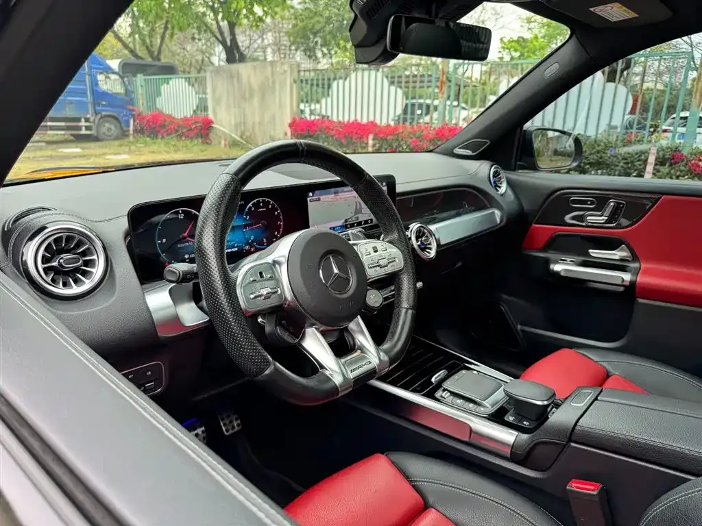 Mercedes-Benz GLB AMG — фото 3