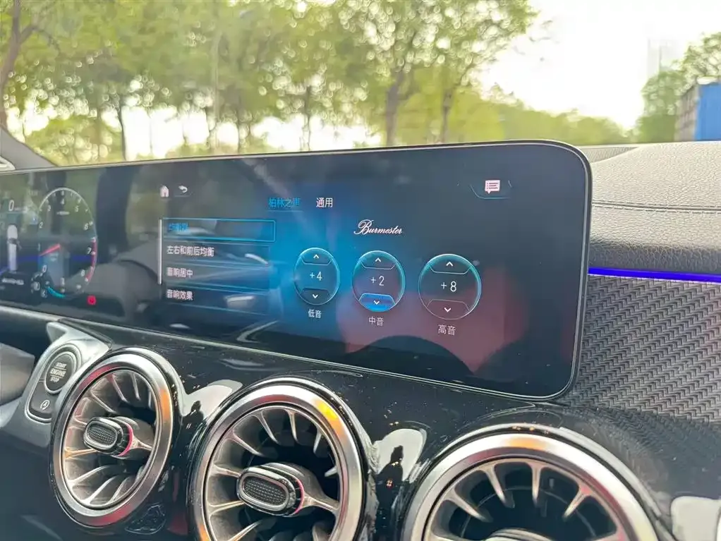 Mercedes-Benz GLB AMG — фото 7
