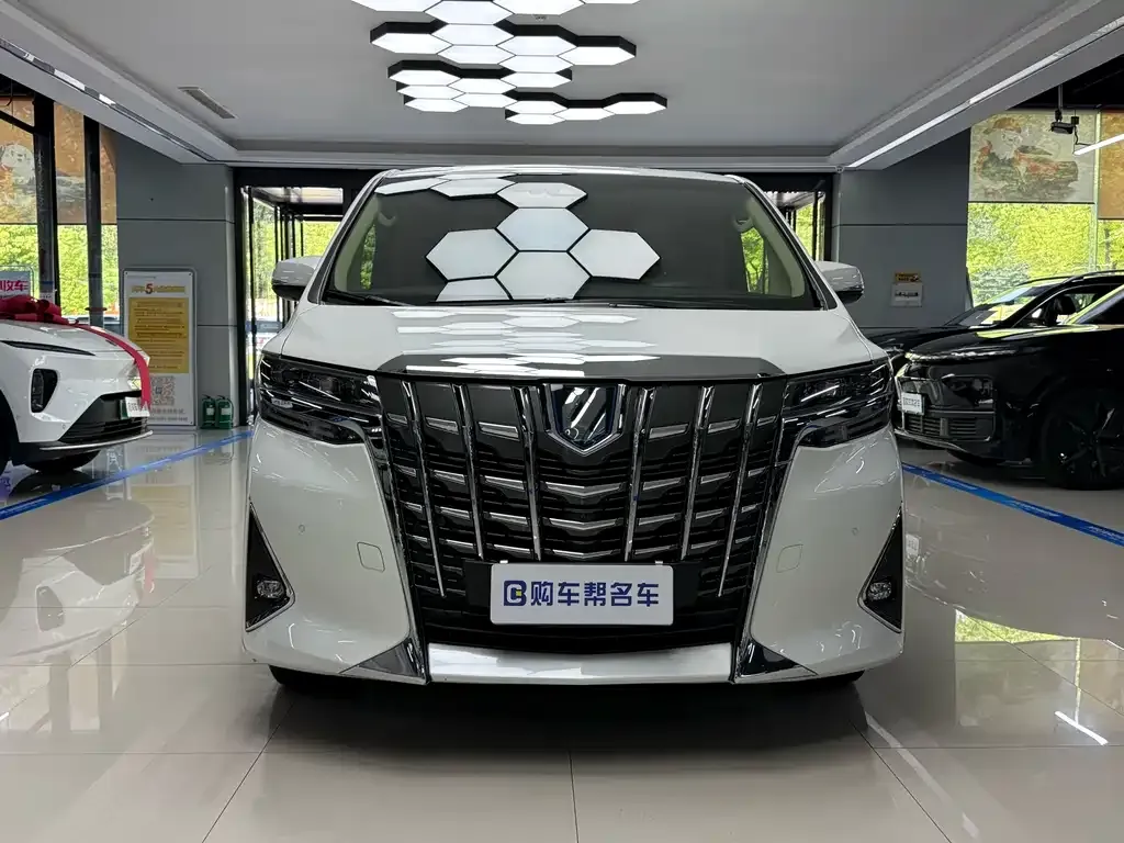 Toyota Alphard — фото 5