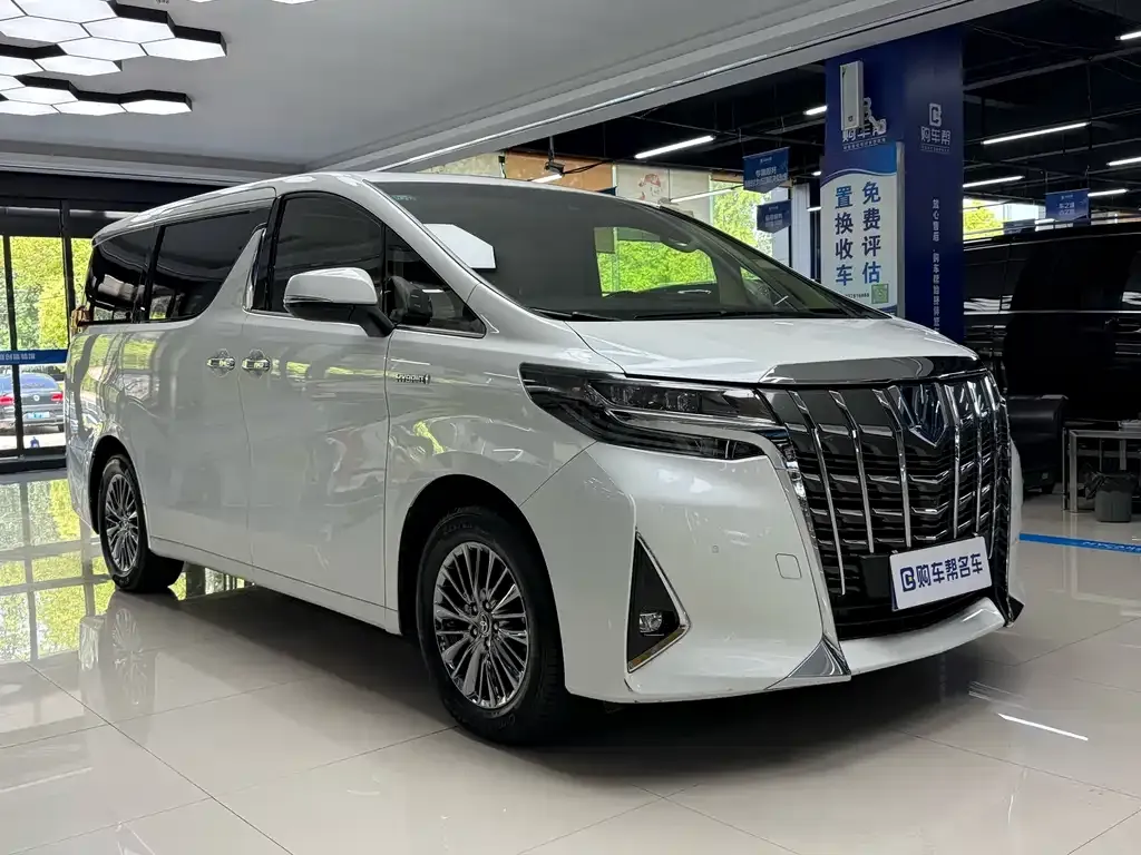 Toyota Alphard — фото 7