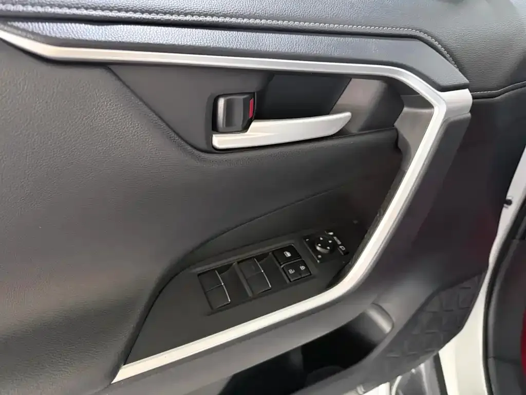 Toyota Wildlander — фото 10