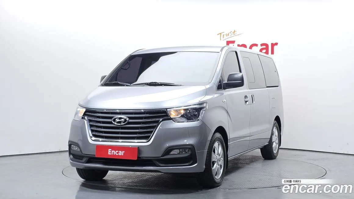 Hyundai Starex — фото 1