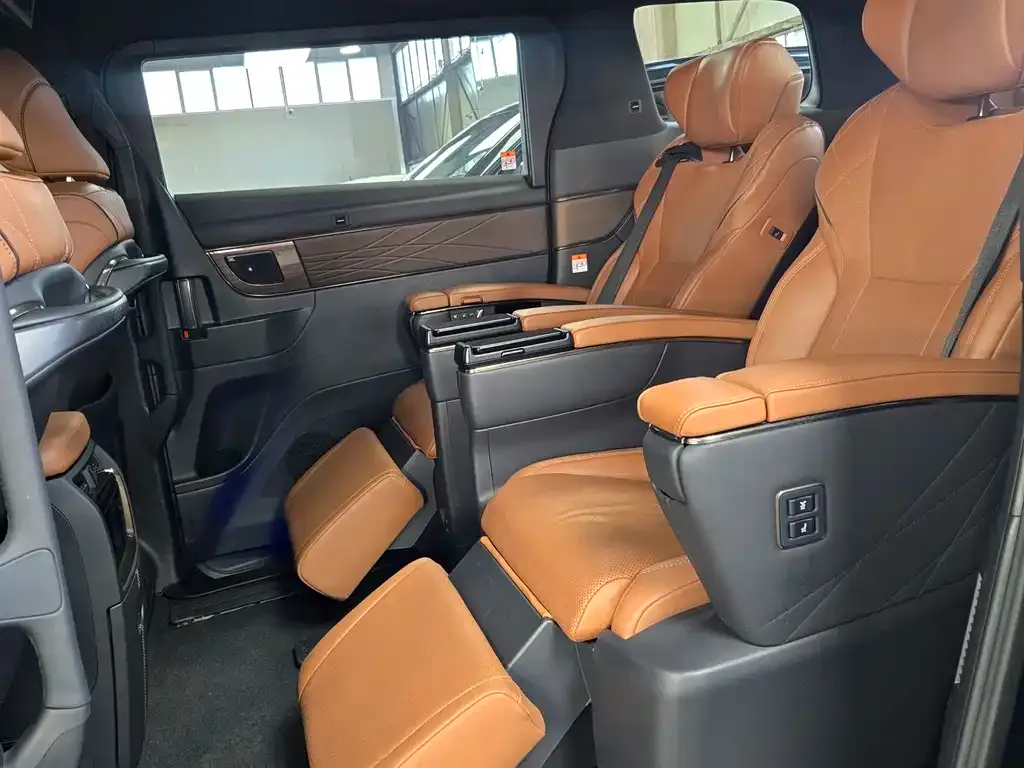 Toyota Vellfire — фото 8