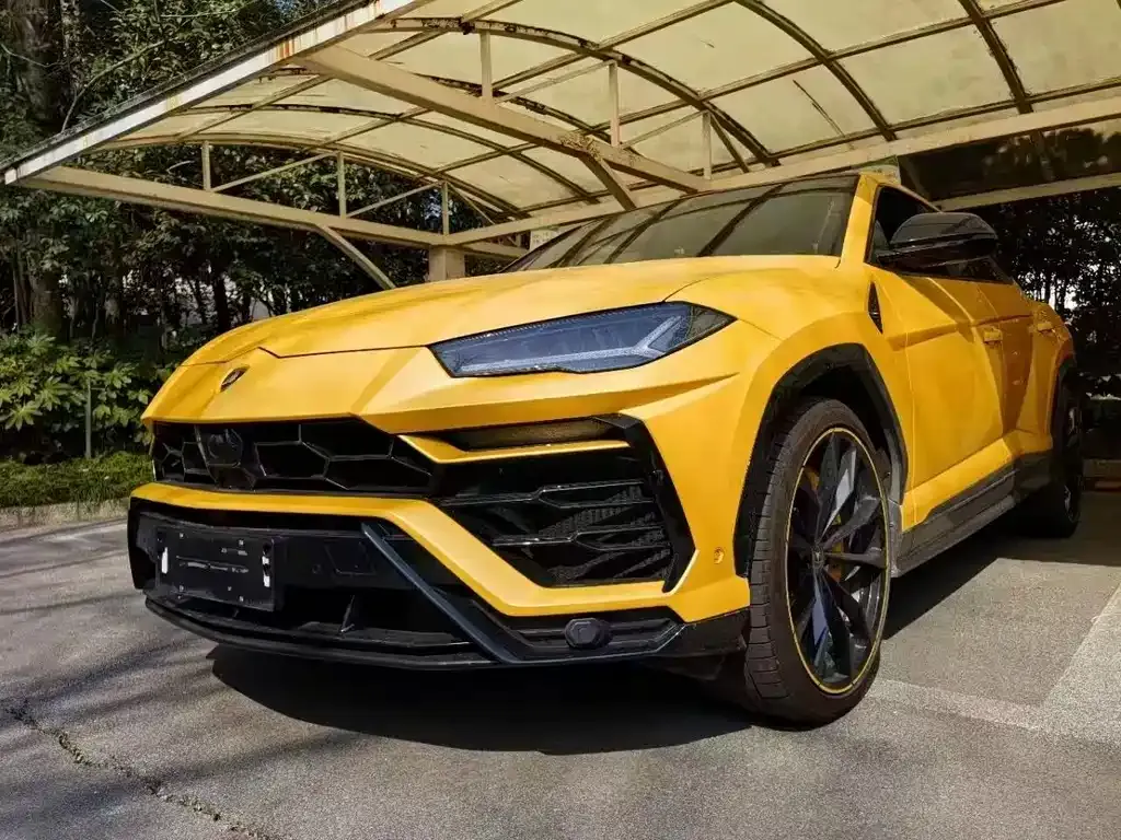 Lamborghini Urus — фото 1