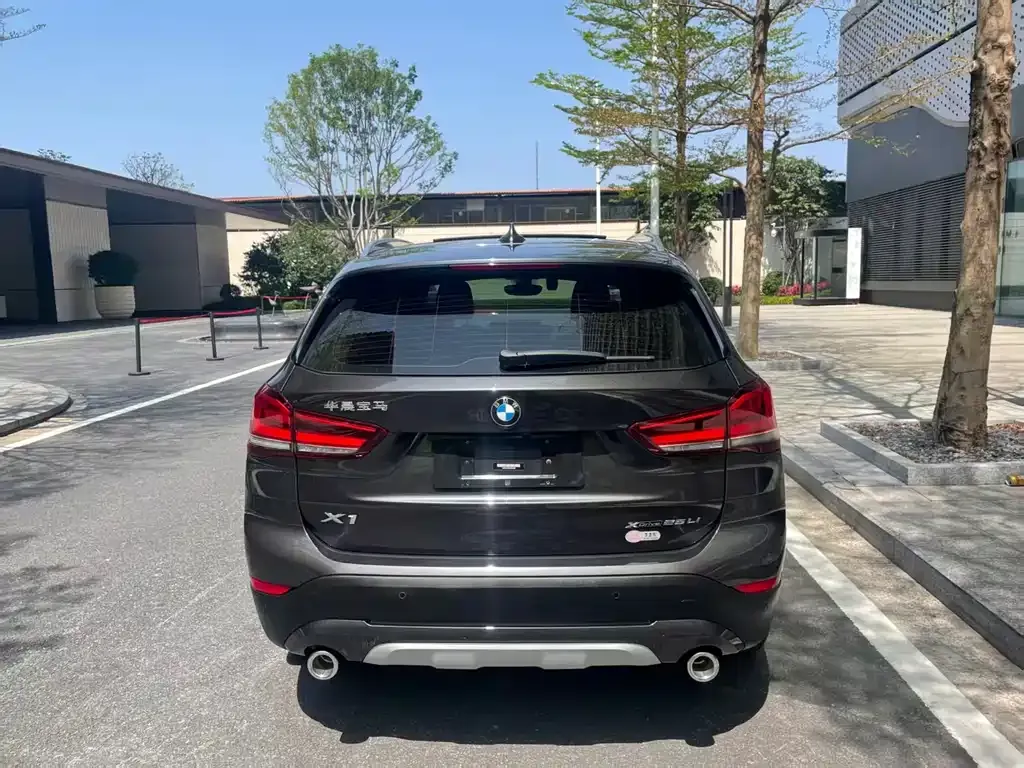 BMW X1 — фото 9