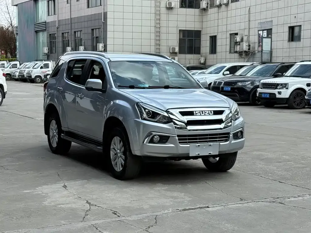 Isuzu MU-X — фото 9