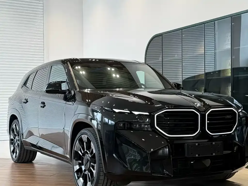 BMW XM — фото 1