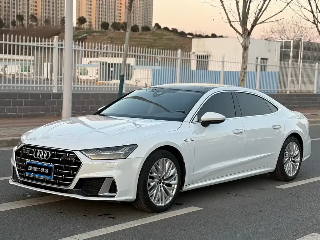 Audi A7L — фото 1
