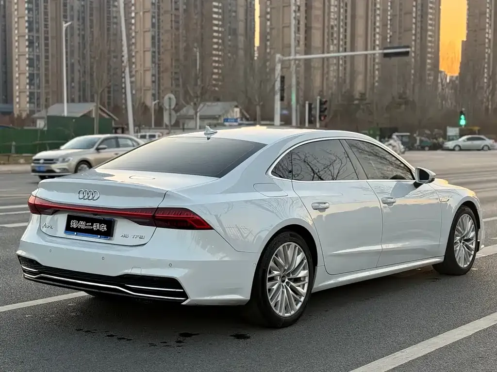 Audi A7L — фото 7
