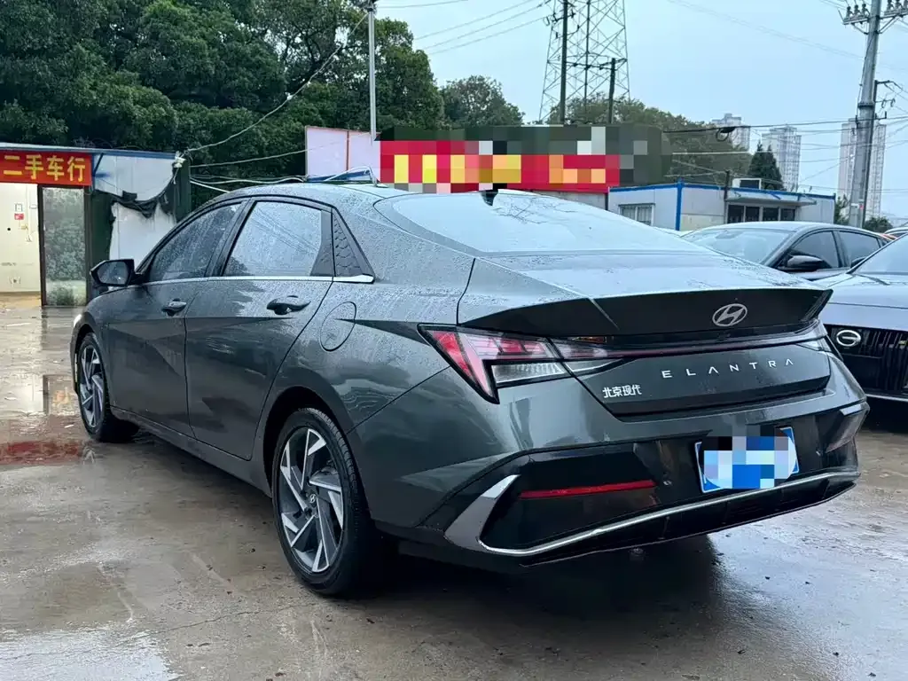 Hyundai Elantra — фото 5