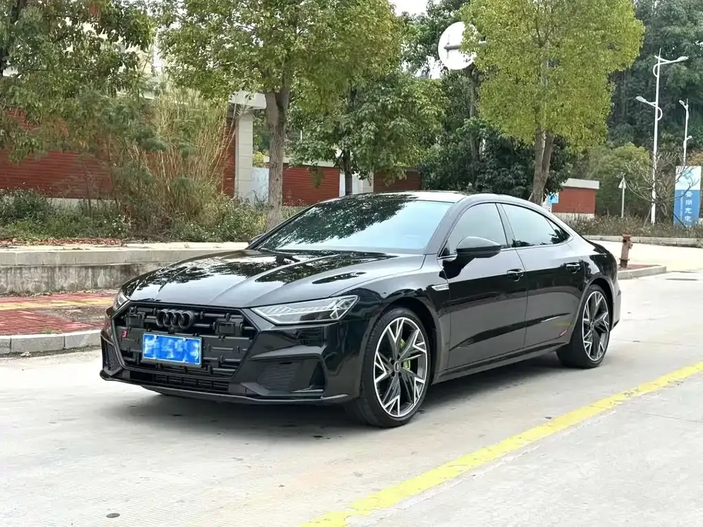 Audi A7L — фото 1