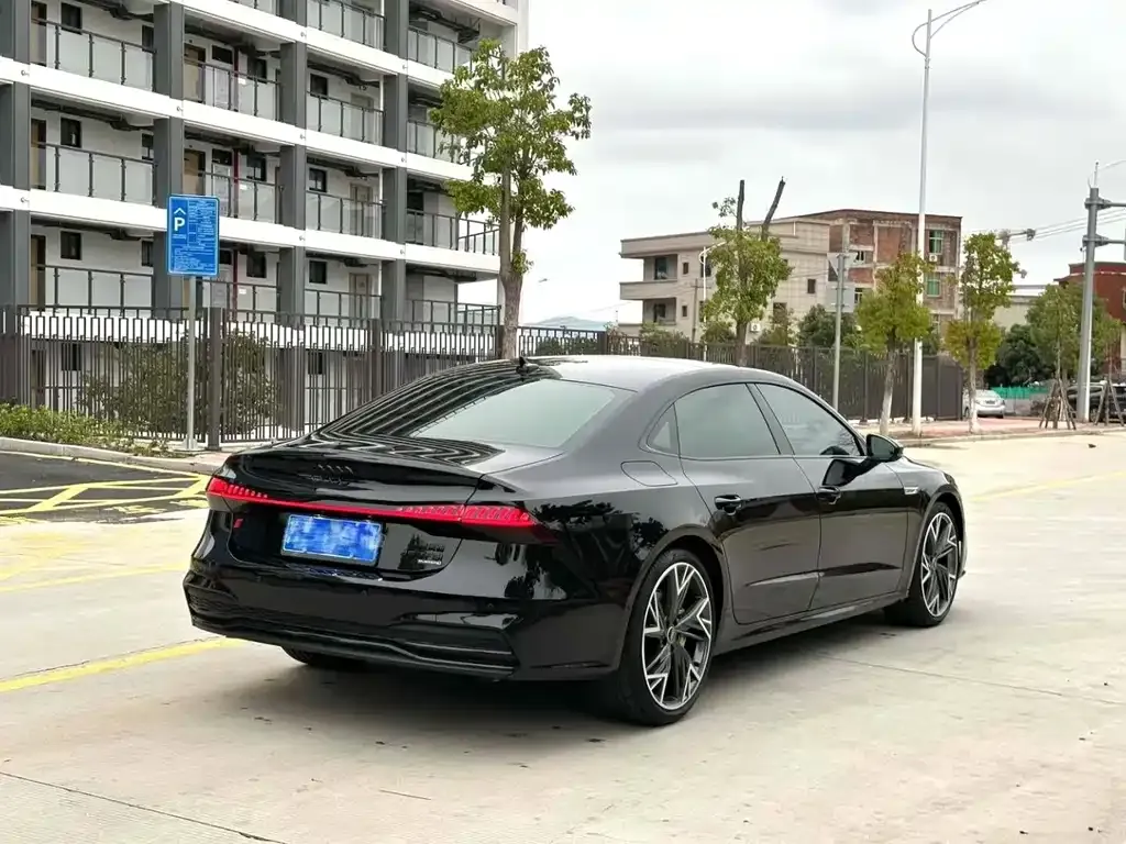 Audi A7L — фото 5