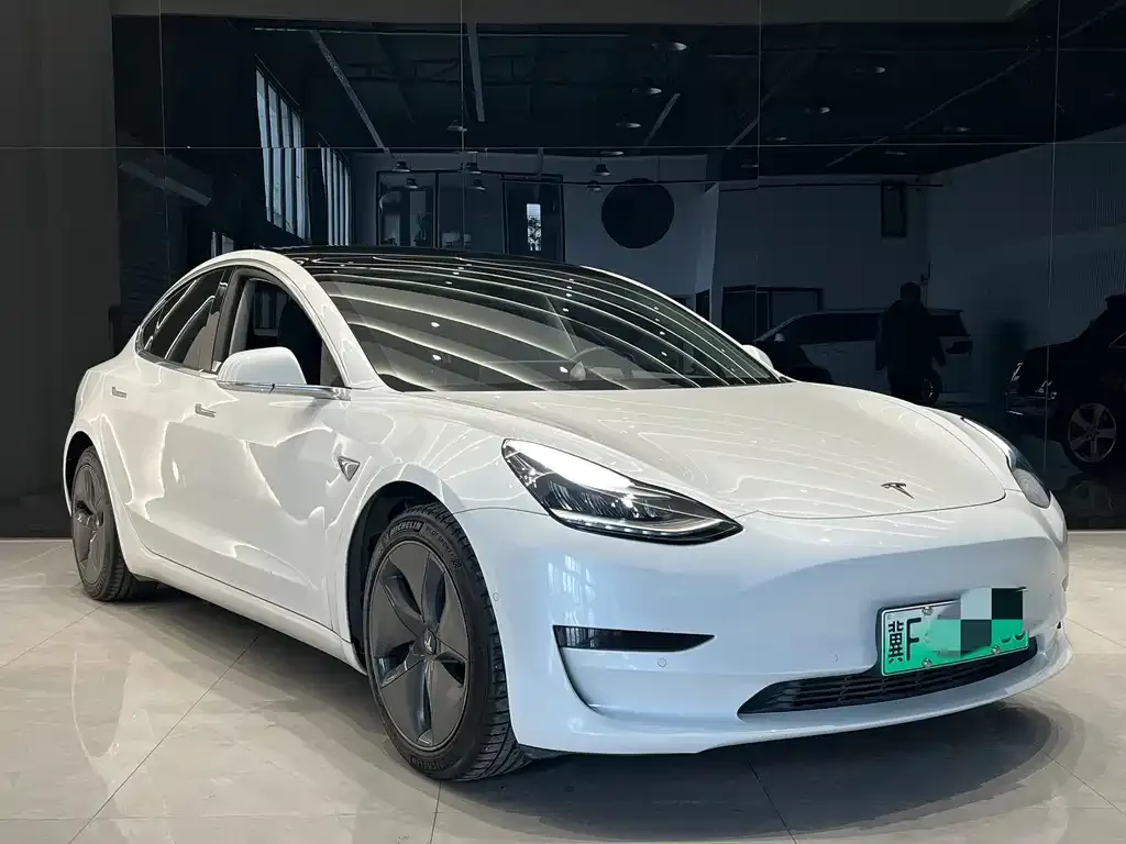 Tesla Model 3 — фото 5