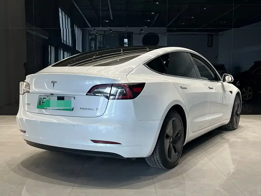 Tesla Model 3 — фото 3