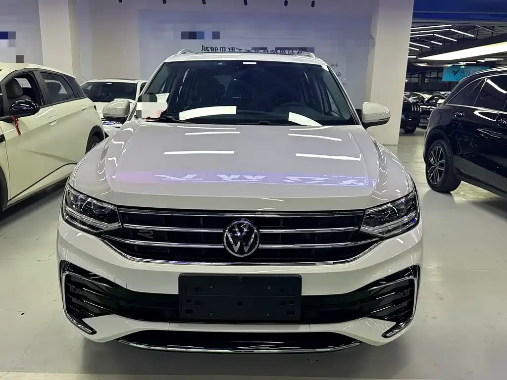 Volkswagen Tiguan L — фото 5