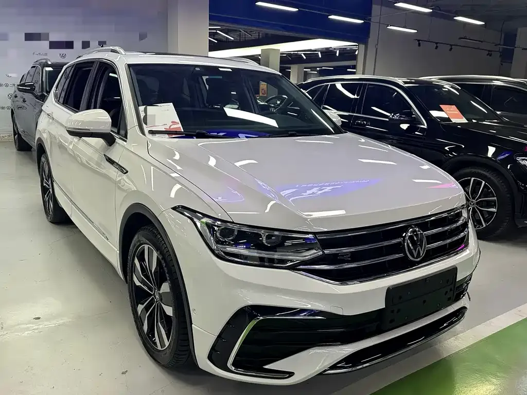 Volkswagen Tiguan L — фото 2