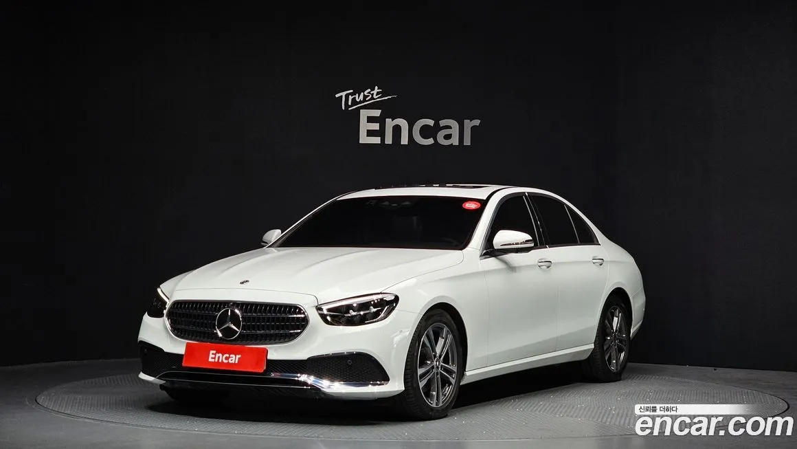 Mercedes-Benz E-Class — фото 1