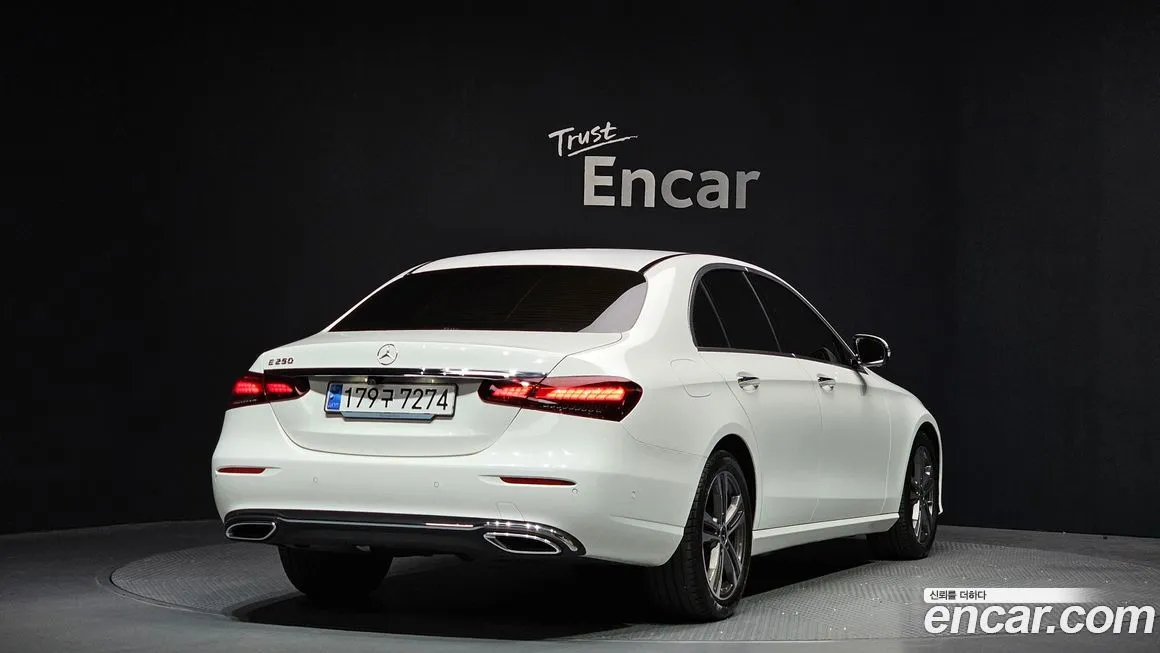 Mercedes-Benz E-Class — фото 3