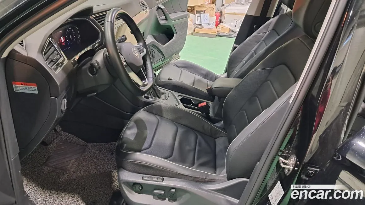 Volkswagen Tiguan — фото 10