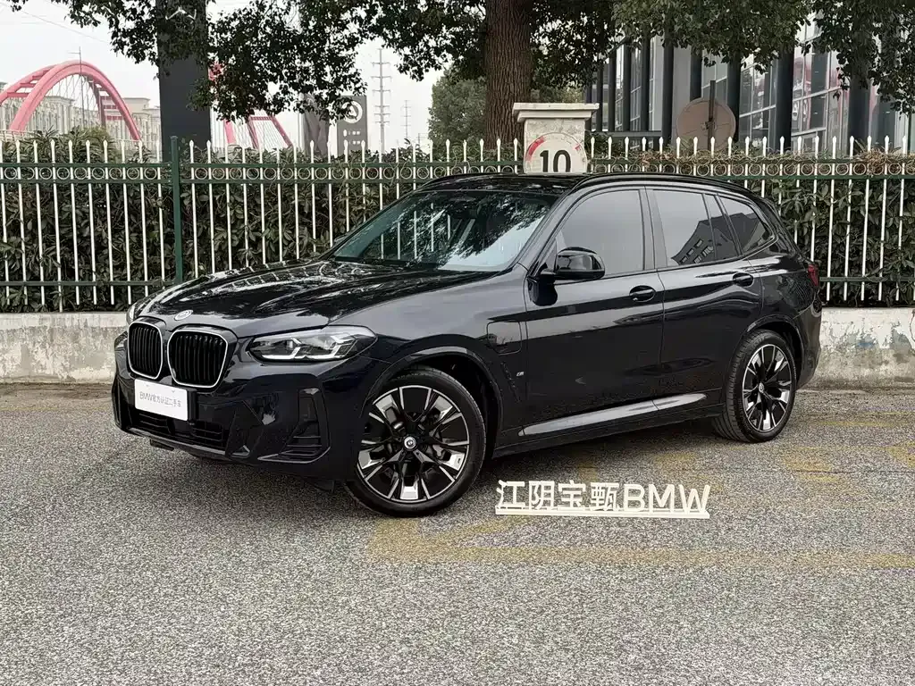 BMW iX3 — фото 1