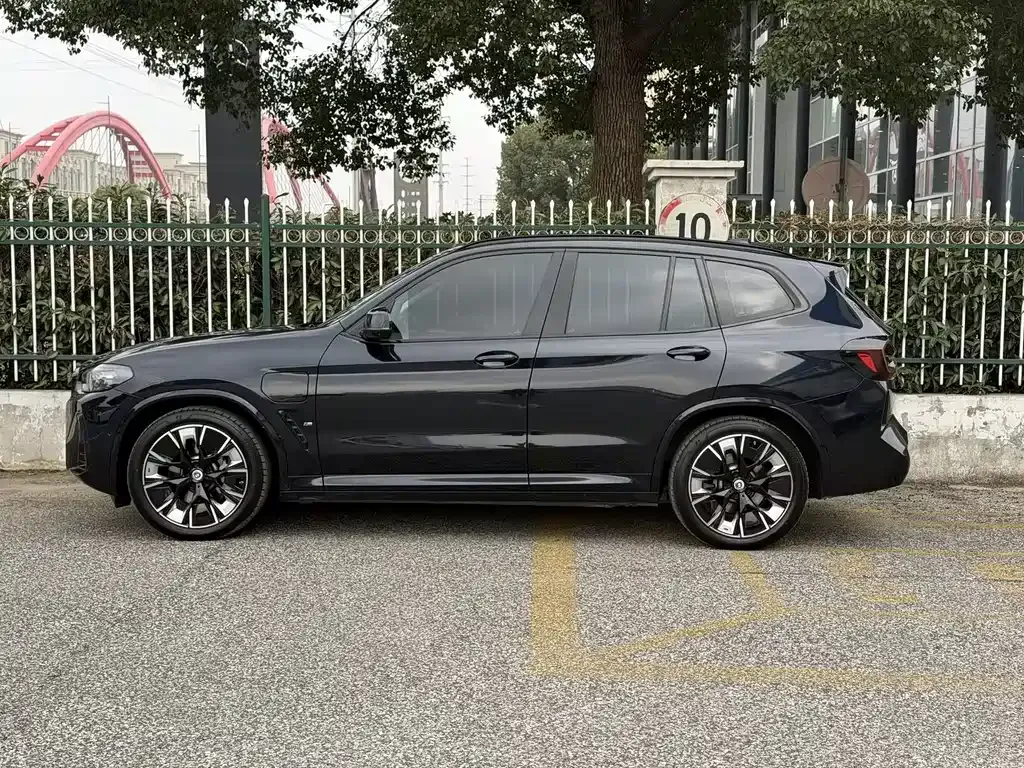 BMW iX3 — фото 4