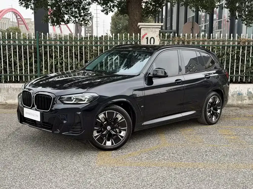 BMW iX3 — фото 8
