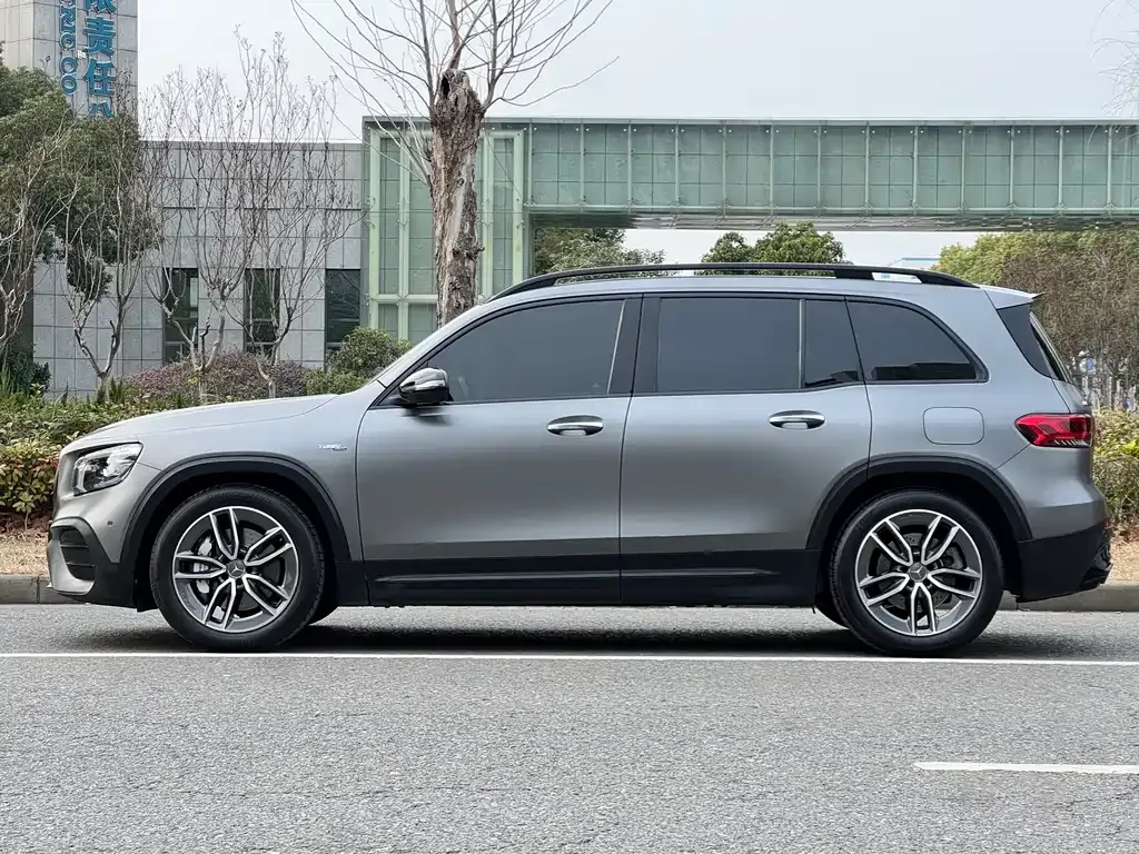 Mercedes-Benz GLB AMG — фото 6